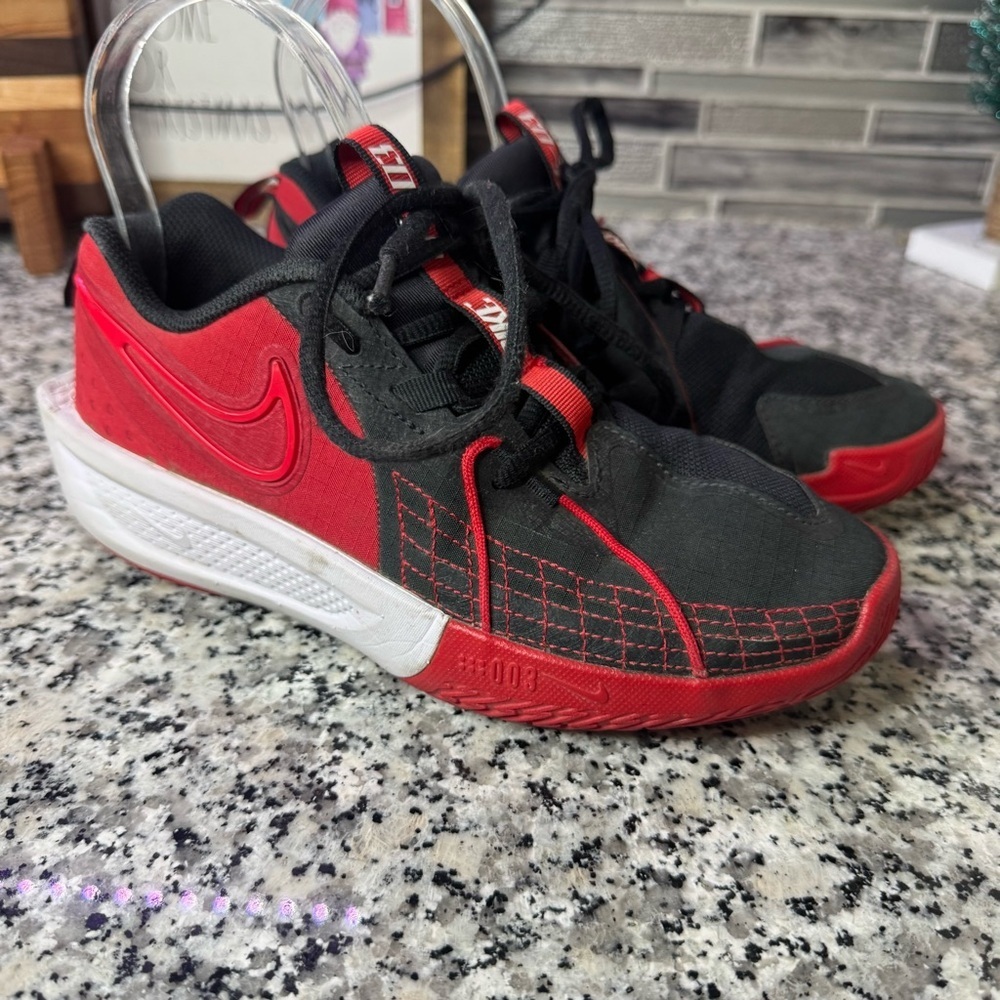 Nike Kids' Grade School G.T. Cut 3 Basketball Shoes Size 3.5